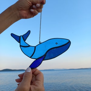 Whale Stained Glass Suncatcher Window Hanging, Glass Whale Ornament, Whale art gifts, Whale window decoration, Whale glass gifts