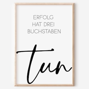 Könnte beinhalten: Schwarz-weißes druckbares Wandbild mit dem Text "Erfolg hat drei Buchstaben" und dem Wort "tun" in Kursivschrift.
