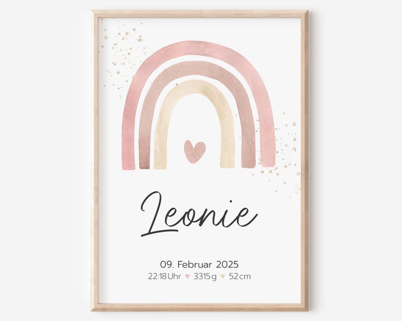 Peut inclure: Un arc-en-ciel aquarelle aux teintes roses et beiges, un petit c&oelig;ur au centre et le nom Leonie &eacute;crit en cursive en dessous. Le texte 09. Februar 2025, 22:18Uhr, 3315g, 52cm est &eacute;crit sous le nom.