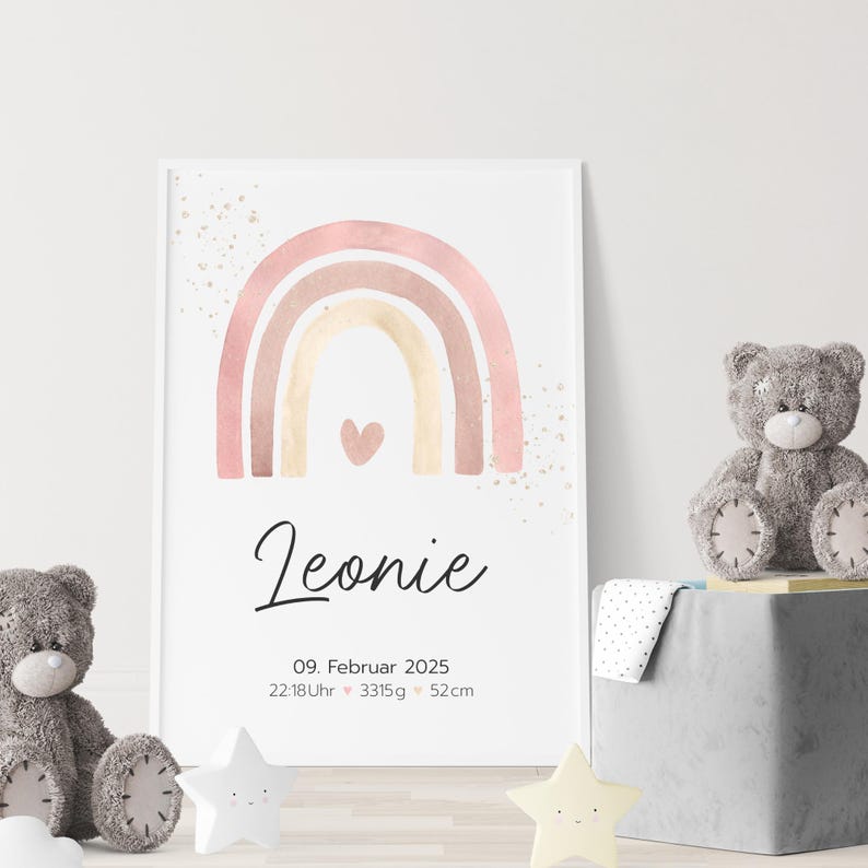 Peut inclure: Un arc-en-ciel aquarelle rose et beige avec un petit c&oelig;ur au centre. Le nom Leonie est &eacute;crit sous l'arc-en-ciel, ainsi que la date 09. Februar 2025, 22:18Uhr, 3315g, 52cm.