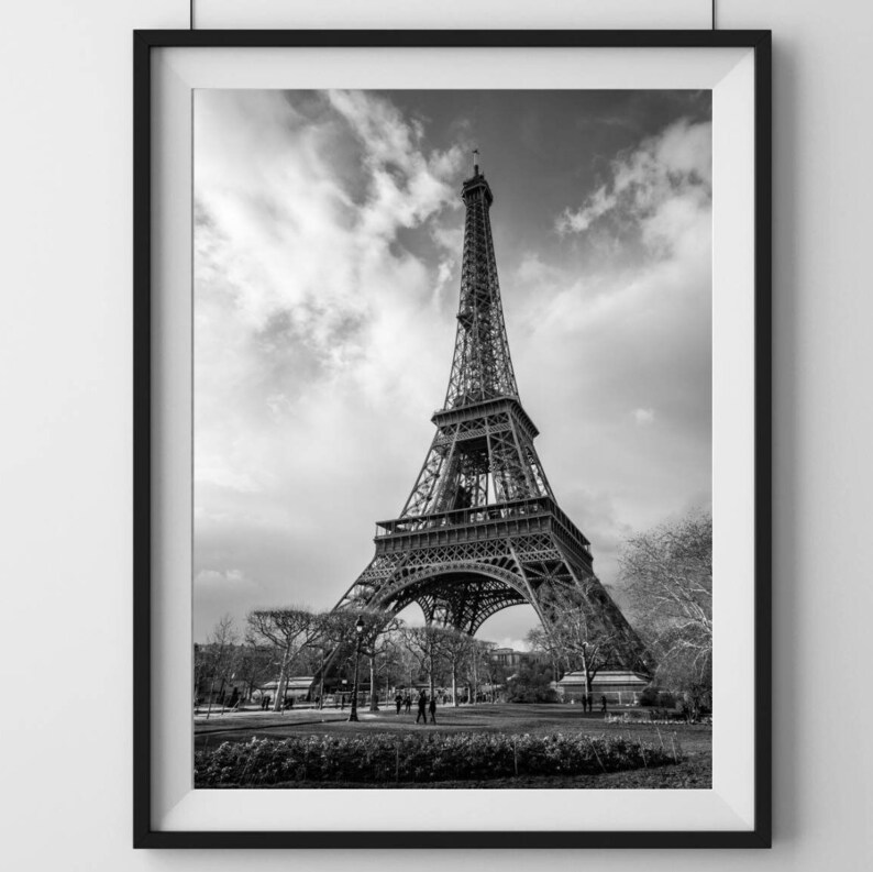 Eiffel Tower. PARIS. Black and white travel photography. Printable wall art, instant digital download. zdjęcie 1