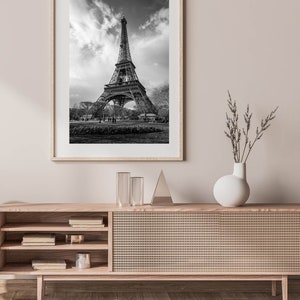 Eiffel Tower. PARIS. Black and white travel photography. Printable wall art, instant digital download. zdjęcie 8