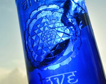 Amor Divino - Botella de agua de vidrio azul