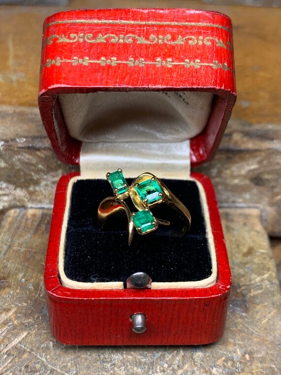 3 Stone Emerald Ring - image 3