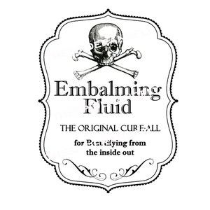 Puede incluir: Ilustración en blanco y negro de una calavera y huesos cruzados con el texto "Embalming Fluid" y "THE ORIGINAL CURE-ALL for Beautyling from the inside out".
