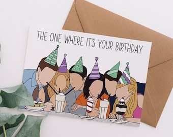 Puede incluir: Una tarjeta blanca con un dibujo de los seis personajes principales de la serie de televisión "Friends" con sombreros de fiesta y bebiendo batidos. El texto de la tarjeta dice "The One Where It's Your Birthday."