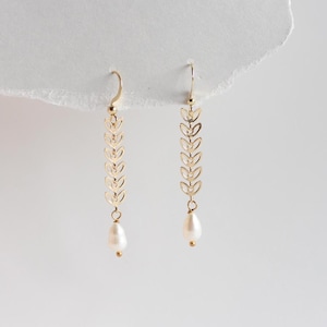 Minimal Freshwater Pearl Long-Drop Earrings: Gold Pearl Dangle Earrings, Wedding Jewelry Earrings, Elegant Drop Earrings, Pearl Jewelry