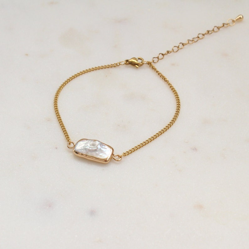 Baroque Pearl Bracelet, Gold Dipped Baroque Pearl, Dainty Bracelet, Everyday Minimal Pearl Bracelet, Bridesmaid Bracelet, Unique Gift White