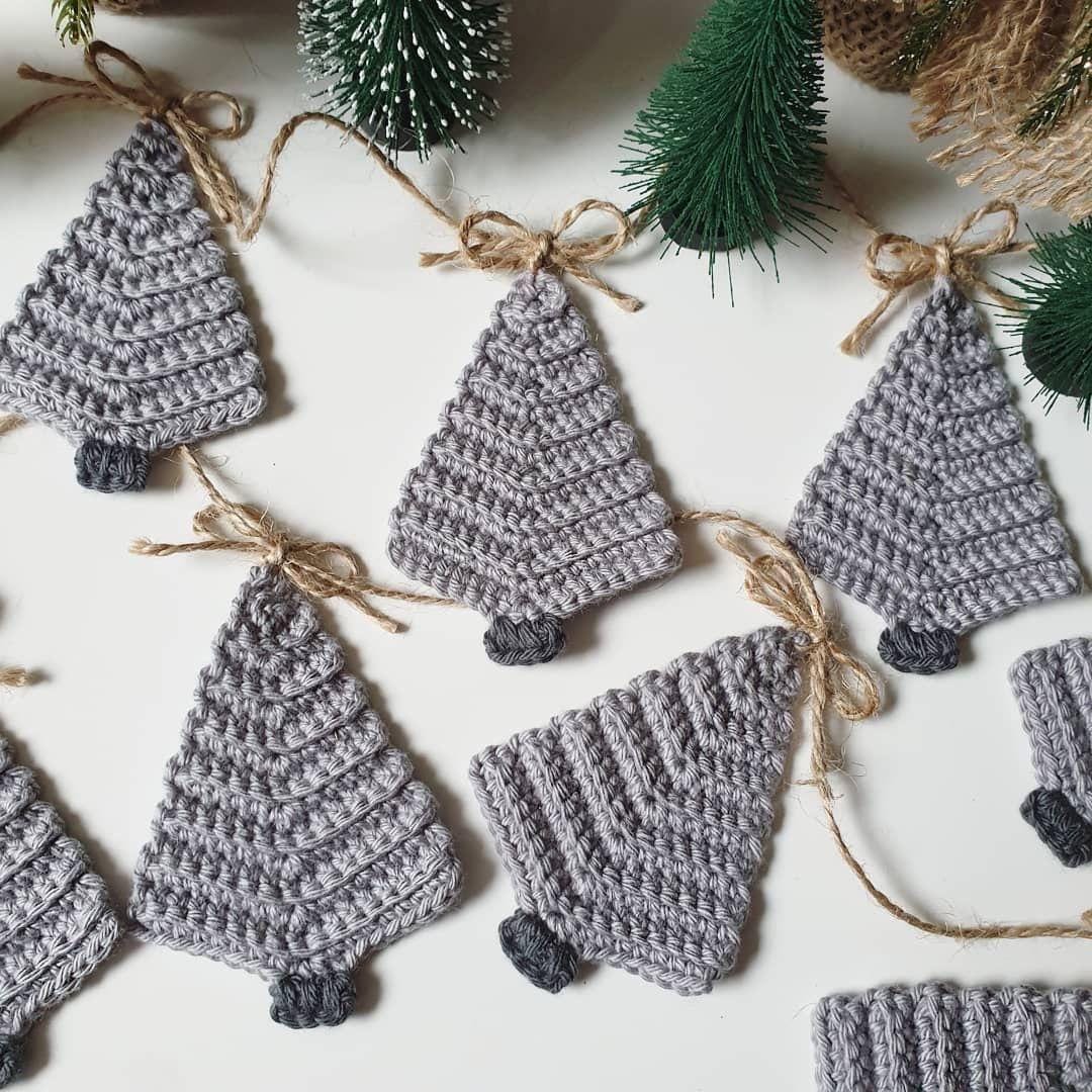 Festive Crochet Christmas Tree Garland & Ornaments Pattern – DIY Holiday Décor with Stars – Easy Crochet Pattern for Beginners