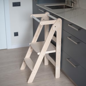 Torre de cozinha dobrável para aprendizagem com quadro-negro Torre dobrável para crianças Banco de degrau para crianças com altura ajustável Banco de pé para cozinha