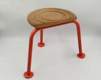 Tabouret Tripode Bois Métal Orange Forme Demi-lune - Vintage Années 50-60 - Tabouret Rétro Déco Salon