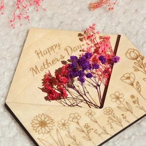 Engraved and personalized wooden Mother&#39;s Day card with floral motif | Gift for mom | Mother&#39;s Day gift | Father&#39;s Day gift