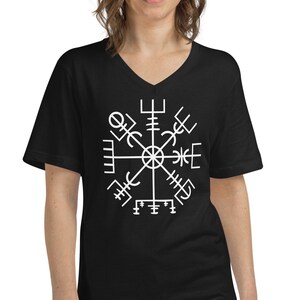 Vegvisir Way Finder Compass Icelandic Stave Women’s Short Sleeve V-Neck T-Shirt