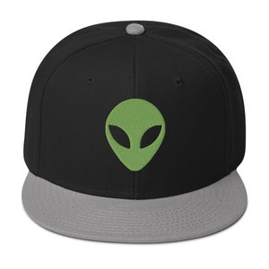 Alien Face Little Green Men Embroidered Flat Bill Cap Snapback Hat