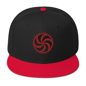 Boné Snapback com símbolo de pico de redemoinho mortal vermelho bordado com aba plana