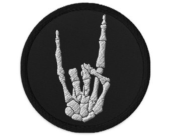 Chifres do diabo osso bordado à mão remendo sinal de metal pesado chifres para cima