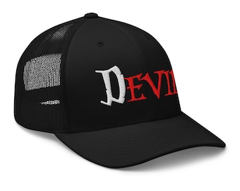 Cappellino da camionista "The Devil Is Evil" - Cappellino snapback in rete occulta ricamata per look gotici, horror, streetwear alternativo e look estetici dark.