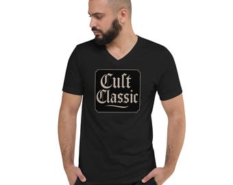 Camiseta de cuello en V de película clásica de culto: camiseta unisex de terror retro / Ropa urbana gótica alternativa / Algodón suave preencogido con corte estético oscuro