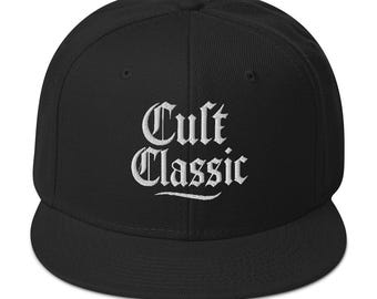 Czapka z daszkiem Cult Classic Gen X White Snapback – czapka gotycka w stylu retro z płaskim daszkiem, estetyka streetwear w stylu alternatywnym i ciemnym, regulowana, o wysokim profilu