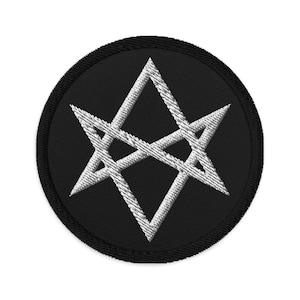 Könnte beinhalten: Ein gestickter Patch in Schwarz und Weiß mit einem sechsstrahligen Stern mit weißem Umriss. Der Patch ist rund und hat einen schwarzen Rand.