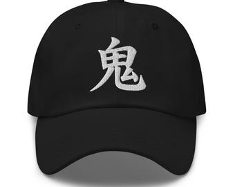 Czapka demona z japońskim kanji 鬼 – biała haftowana czapka z symbolem anime, prezent Oni Streetwear