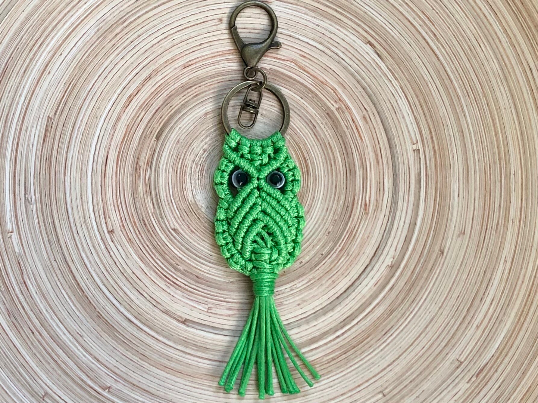 NO.376『マクラメキーホルダー・ふくろう』 NO.376『マクラメキーホルダー・ふくろう』