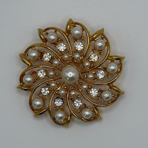 Vintage Gold Plated Faux Pearl and Rhinestone Cluster Brooch set in a Starburst Pattern