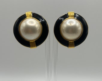 Fabulous Vintage 1980's New Old Stock Round Black And Gold Classic Clip Earrings With a Center Pearl