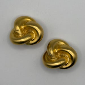 Vintage Knot Shaped Matte Gold Tone Clip-on Earrings