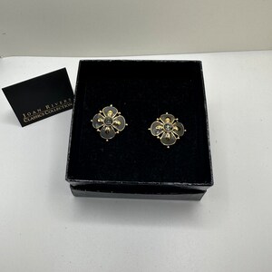 Vintage Joan Rivers Grey Dogwood Flower Clip Earring image 1