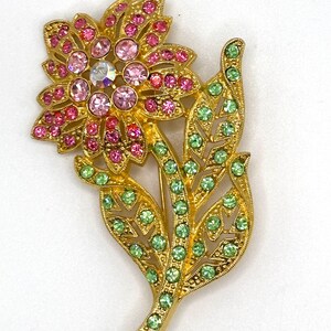 Prachtige vintage bloembroche - ingelegd met kristallen uit oude nieuwe voorraad