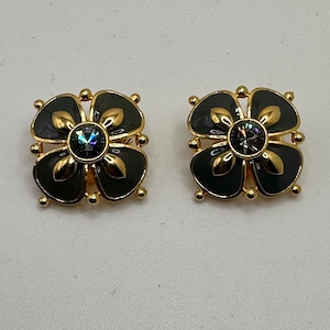 Vintage Joan Rivers Grey Dogwood Flower Clip Earring image 5