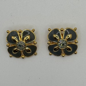 Vintage Joan Rivers Grey Dogwood Flower Clip Earring image 4