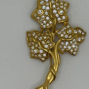 Vintage Swarovski clear crystal gold tone Ivy branch pin metal brooch Swan Marked