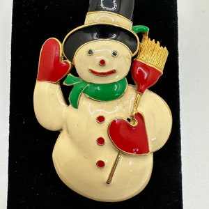 Vintage emaillierte Schneemann Weihnachten Pin Schneemann trägt Zylinder Hut mit Besen Weihnachten Urlaub Pin Brosche