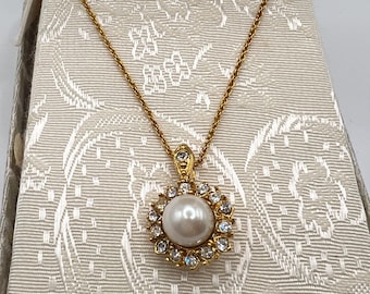 Vintage Monet Gold Tone and Faux Pearls 16 Inch Necklace With