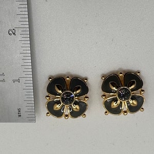 Vintage Joan Rivers Grey Dogwood Flower Clip Earring image 6