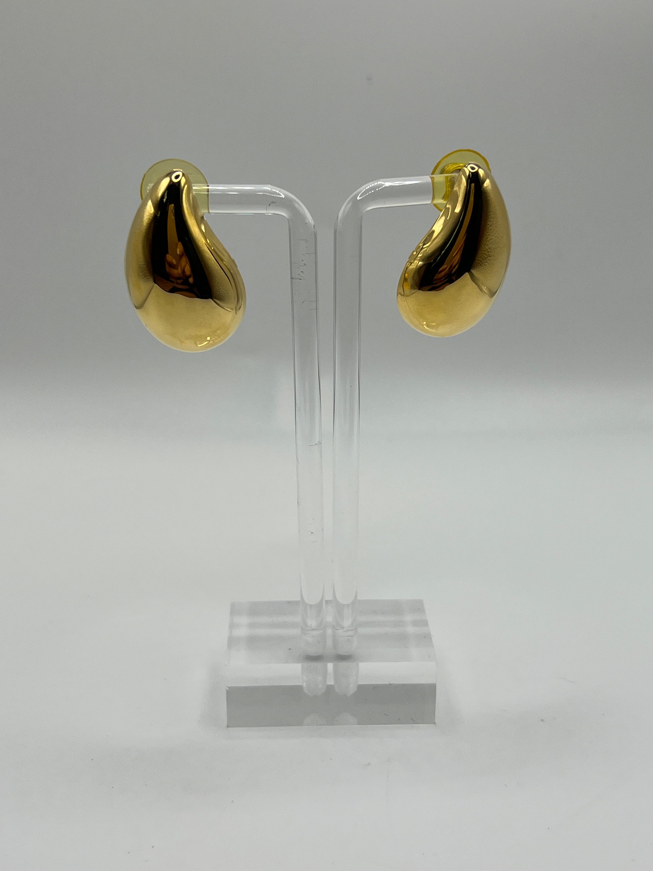 ピアス VINTAGE HOLLYWOOD Popping Color Earrings 4BFK493 Vintage TJG Signed Goldtoned & Faux Pearl Figure 8 Clip-on