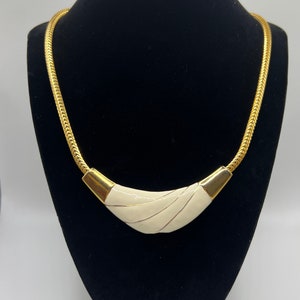 Jahrgang 1990 Gold mit Creme Emaille Moderne klassische Statement-Halskette