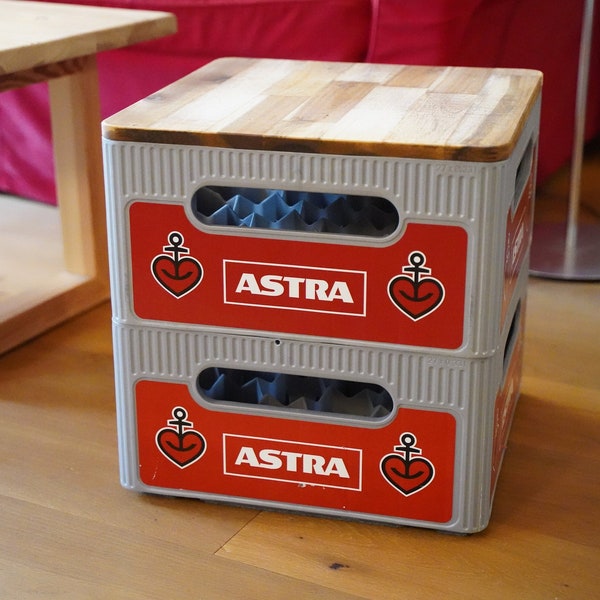 ASTRA Hocker - Bierkastensitz aus Akazienholz | Tisch, Nachttisch, Sitzauflage, Deckel für Getränkekiste | Upcycling Edition