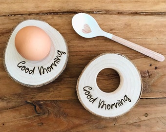 2er-Set Eierbecher aus Baumscheibe mit Gravur "Good Morning", "Du bist das Gelbe vom Ei" oder als personalisiertes Geschenk mit Wunsch-Namen