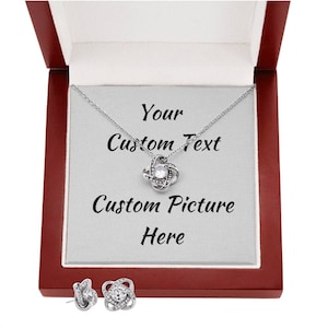 Juego de aretes y collar con nudo de amor personalizado con tarjeta de mensaje: oro blanco de 14 k, piedra de circonita cúbica de talla redonda, cadena tipo cable ajustable