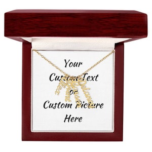 Collier prénom personnalisé multi vertical avec carte de message : acier inoxydable poli, or jaune 18 carats, chaîne forçat réglable - Jusqu'à 4 noms
