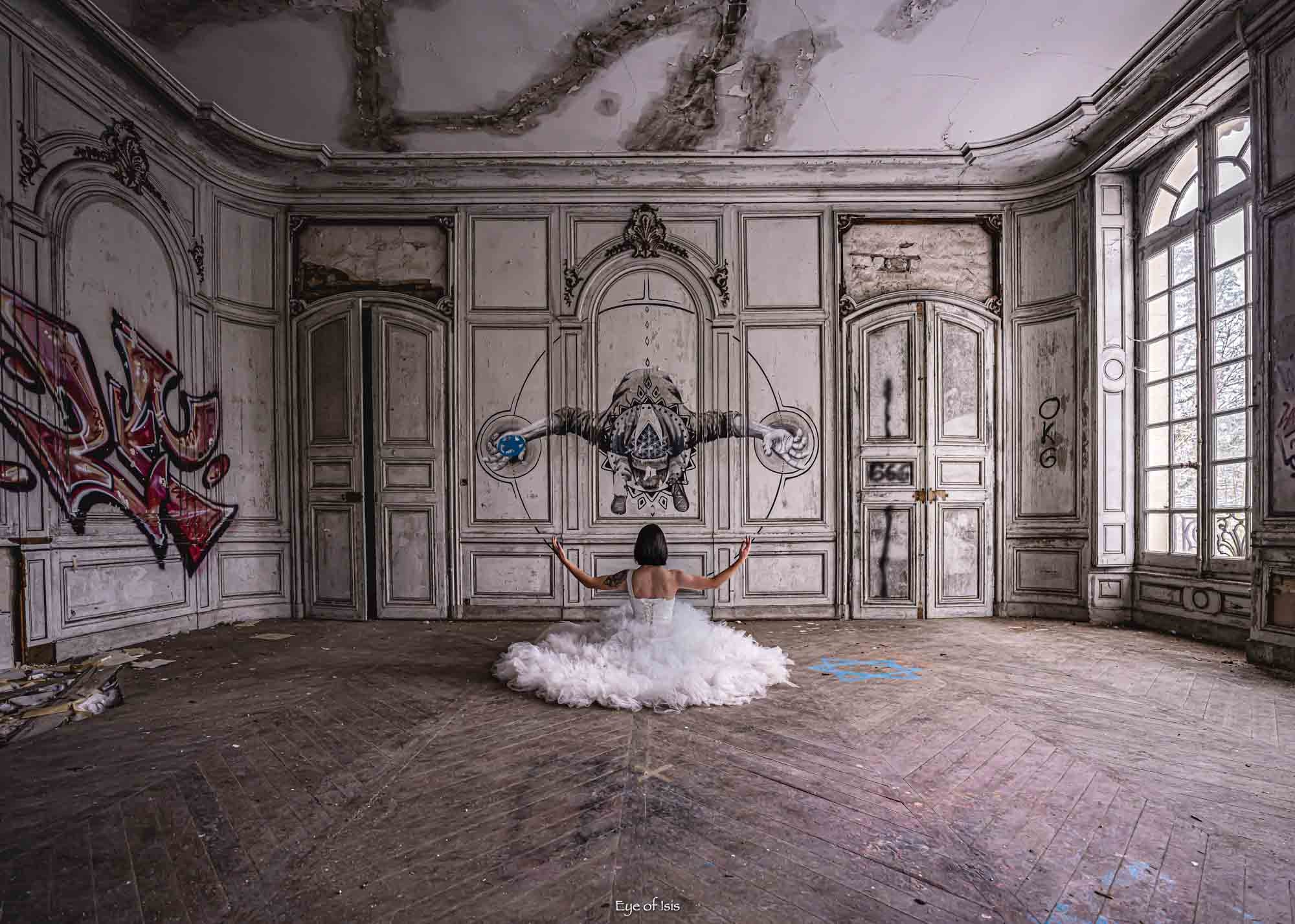 Photographie Urbex Danseuse Au Graffiti en Tirage Limité