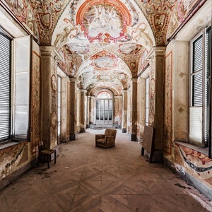 Customizable photograph of abandoned villa in Italy, in urbex art print in limited edition of 30 copies, &quot;Saint&quot;