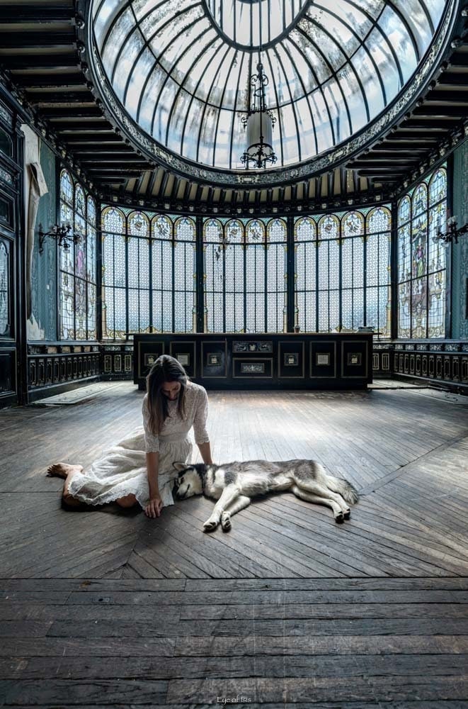 Photographie Urbex Belle et Le Loup en Tirage Limité