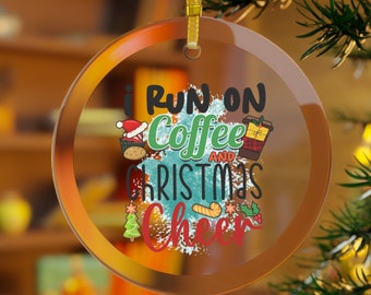 I Run On Coffee and Christmas Cheer Glas Ornament, Weihnachts-Kaffee-Ornament, Geschenk für Tochter