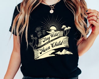 Camiseta infantil Stay Wild Moon: Diseño bohemio de sol, luna y hongo