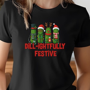 Divertido pepinillo navideño PNG Diseño de consultorio médico Clipart de vacaciones con estetoscopio Lindo pepinillo navideño PNG Divertida enfermera Doctor Camiseta de vacaciones