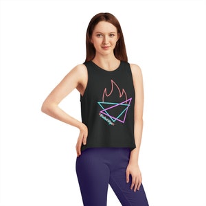 Women&#39;s athletic top trendy geometric shapes